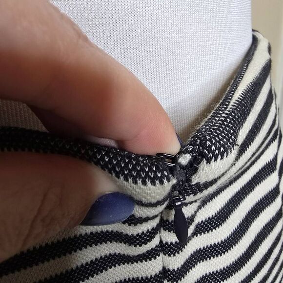Talbots Pencil Mini Striped Skirt Size 4 Petite - Picture 8 of 9